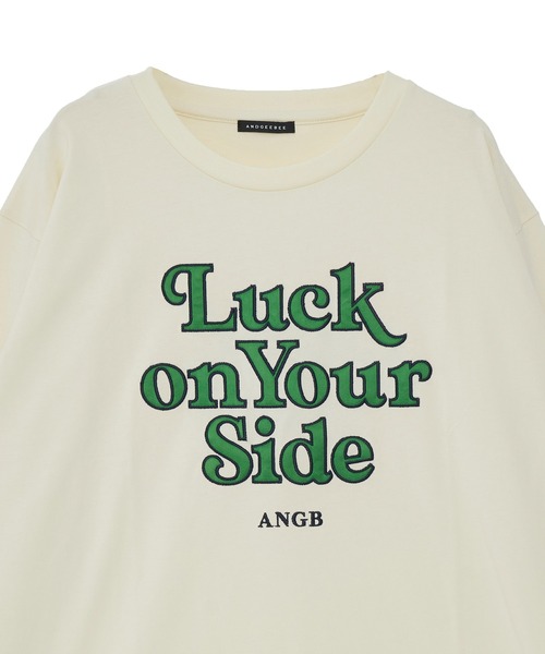 ANDGEEBEE（アンジービー）の「UNISEX サテンワッペンロゴロンT（Tシャツ/カットソー・レディース・チャコールグレー/アイボリー・FREE）」の9枚目の写真