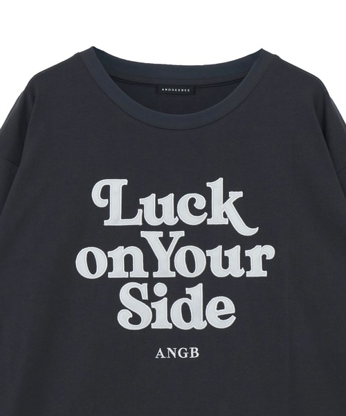 ANDGEEBEE（アンジービー）の「UNISEX サテンワッペンロゴロンT（Tシャツ/カットソー・レディース・チャコールグレー/アイボリー・FREE）」の17枚目の写真