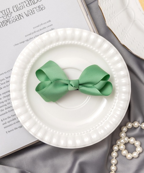 panpantutu（パンパンチュチュ）の「グレースリボンヘアピン（ヘアピン・キッズ・スモークピンク/ベージュ/フューシャピンク/オリーブ/オレンジ/ブルー/ダークラベンダー/ネイビー/ベビーピンク/ブラック/ボルドー/クリアイエロー/ライトブルー/ライトグレー/ピンク系その他/ライラック/ピンク/クリアブルー/ラベンダー/シルバー・FREE）」の4枚目の写真