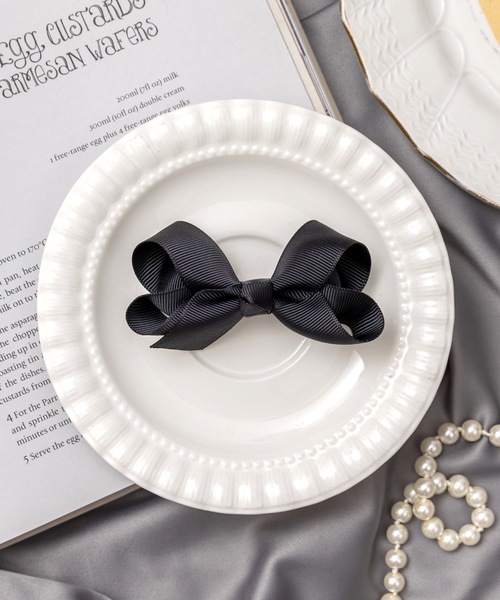 panpantutu（パンパンチュチュ）の「グレースリボンヘアピン（ヘアピン・キッズ・スモークピンク/ベージュ/フューシャピンク/オリーブ/オレンジ/ブルー/ダークラベンダー/ネイビー/ベビーピンク/ブラック/ボルドー/クリアイエロー/ライトブルー/ライトグレー/ピンク系その他/ライラック/ピンク/クリアブルー/ラベンダー/シルバー・FREE）」の2枚目の写真