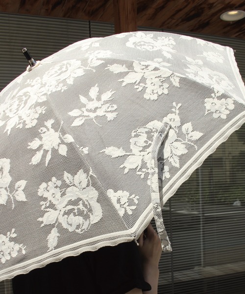 LAVEANGE（ラビアンジェ）の「完全遮光 晴雨兼用/レース二重張りスライド式 傘（長傘・レディース・ブラック/ベージュ・F）」の16枚目の写真