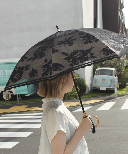 LAVEANGE（ラビアンジェ）の「完全遮光 晴雨兼用/レース二重張りスライド式 傘（長傘・レディース・ブラック/ベージュ・F）」の17枚目の写真