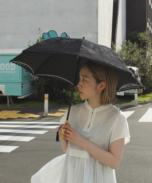 LAVEANGE（ラビアンジェ）の「完全遮光 晴雨兼用/レース二重張りスライド式 傘（長傘・レディース・ブラック/ベージュ・F）」の18枚目の写真