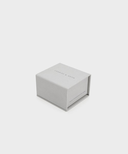 CHARLES & KEITH(チャールズ & キース)の「スノーフレークモチーフ パール&クリスタルドロップピアス(ピアス(両耳用)・レディース・シルバー/ゴールド系その他/ゴールド・FREE)」の5枚目の写真