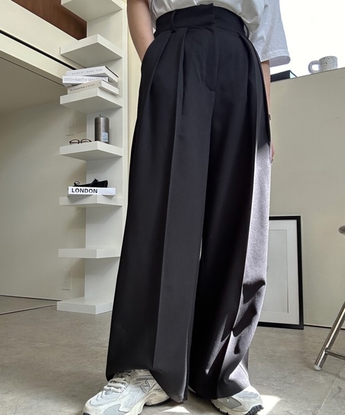 ULEULA（ウルア）の「ルーズワイドタックパンツ/美脚パンツ（その他パンツ・レディース・グレー/ブラック/アイボリー・FREE）」の2枚目の写真