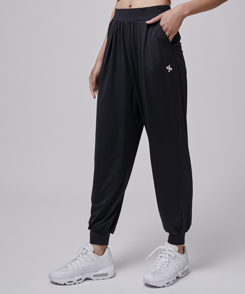 XEXYMIX(ゼクシィミックス)の「【XEXYMIX】リラックスフェザー ジョガーフィット ハーレムパンツ XA5379G(その他パンツ・レディース・ベージュ/ブラック・M/L)」の2枚目の写真