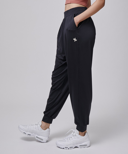 XEXYMIX(ゼクシィミックス)の「【XEXYMIX】リラックスフェザー ジョガーフィット ハーレムパンツ XA5379G(その他パンツ・レディース・ベージュ/ブラック・M/L)」の3枚目の写真