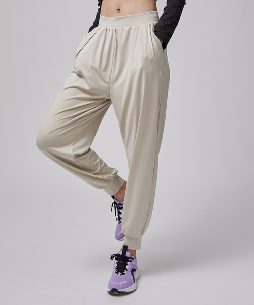 XEXYMIX(ゼクシィミックス)の「【XEXYMIX】リラックスフェザー ジョガーフィット ハーレムパンツ XA5379G(その他パンツ・レディース・ベージュ/ブラック・M/L)」の7枚目の写真