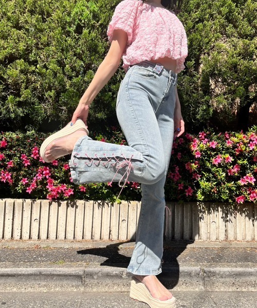 MORE self LOVE（モアセルフラブ）の「サイドレースアップデニム（デニムパンツ・レディース・ブルー・SMALL/LARGE/X-LARGE）」の9枚目の写真