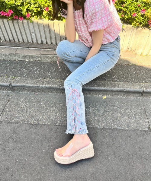 MORE self LOVE（モアセルフラブ）の「サイドレースアップデニム（デニムパンツ・レディース・ブルー・SMALL/LARGE/X-LARGE）」の20枚目の写真