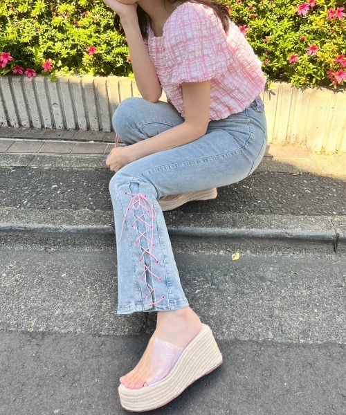 MORE self LOVE（モアセルフラブ）の「サイドレースアップデニム（デニムパンツ・レディース・ブルー・SMALL/LARGE/X-LARGE）」の5枚目の写真