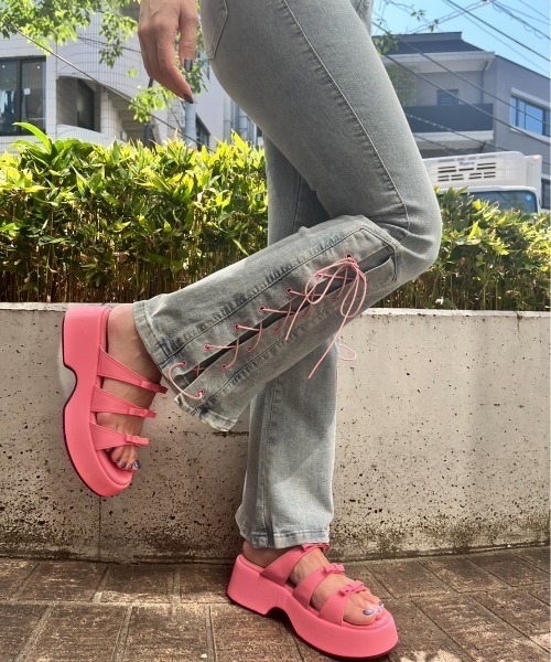 MORE self LOVE（モアセルフラブ）の「サイドレースアップデニム（デニムパンツ・レディース・ブルー・SMALL/LARGE/X-LARGE）」の13枚目の写真