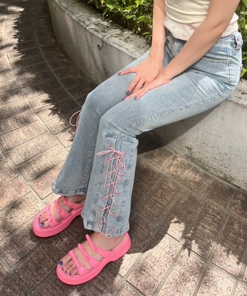 MORE self LOVE（モアセルフラブ）の「サイドレースアップデニム（デニムパンツ・レディース・ブルー・SMALL/LARGE/X-LARGE）」の4枚目の写真