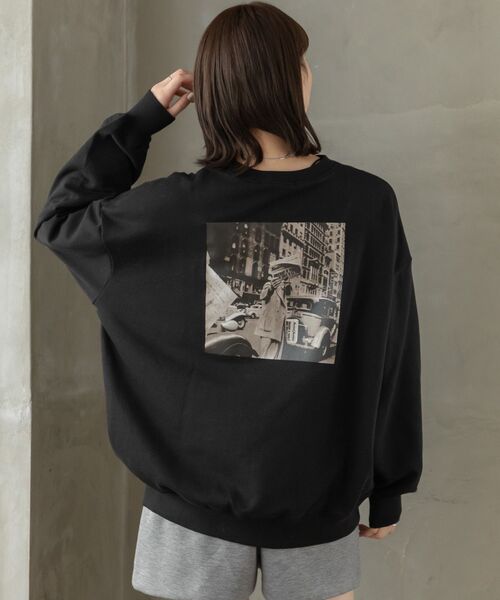 RETRO GIRL(レトロガール)の「バックフォトトレーナー(スウェット・レディース・ブラック/ダークグレー/ホワイト系その他・FREE)」の16枚目の写真