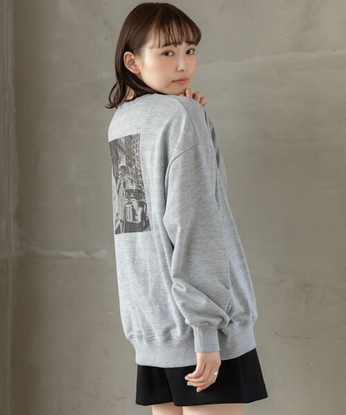 RETRO GIRL(レトロガール)の「バックフォトトレーナー(スウェット・レディース・ブラック/ダークグレー/ホワイト系その他・FREE)」の22枚目の写真