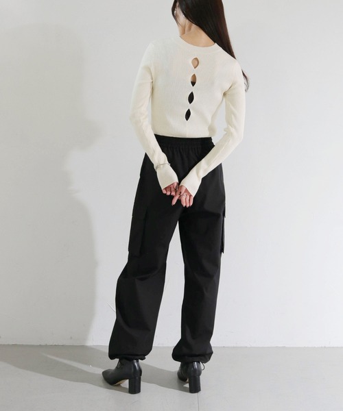 cheriella（シェリエラ）の「【cheriella】WEB限定前後２WAYバックスリットリブニット（ニット/セーター・レディース・アイボリー/ブルーグレー/オレンジ/ライトグレー/ブラック・M）」の16枚目の写真