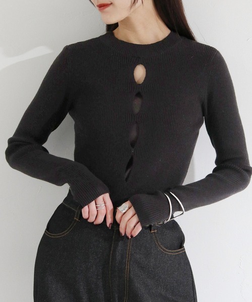 cheriella（シェリエラ）の「【cheriella】WEB限定前後２WAYバックスリットリブニット（ニット/セーター・レディース・アイボリー/ブルーグレー/オレンジ/ライトグレー/ブラック・M）」の18枚目の写真