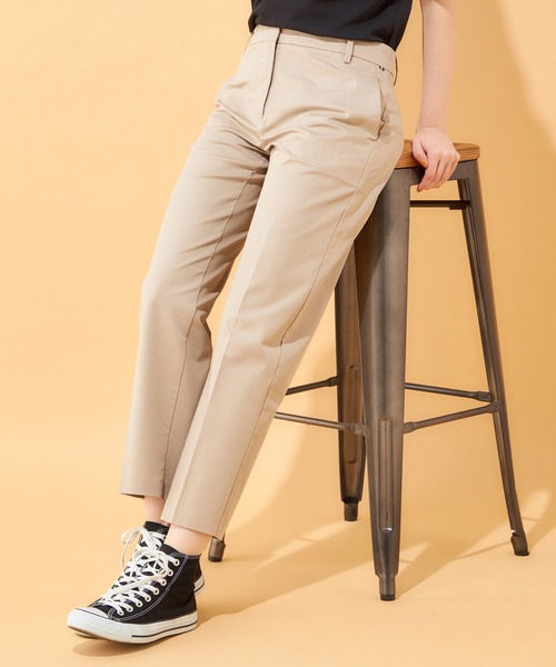 TOMMY HILFIGER(トミーヒルフィガー)の「【FUDGE掲載】【CLASSY掲載】【Oggi掲載】【ESSENTIALS】スリムストレートチノパンツ(チノパンツ・レディース・ベージュ/ネイビー/グリーン/ホワイト/ベージュ系/ネイビー系・32inch/34inch/36inch)」の3枚目の写真