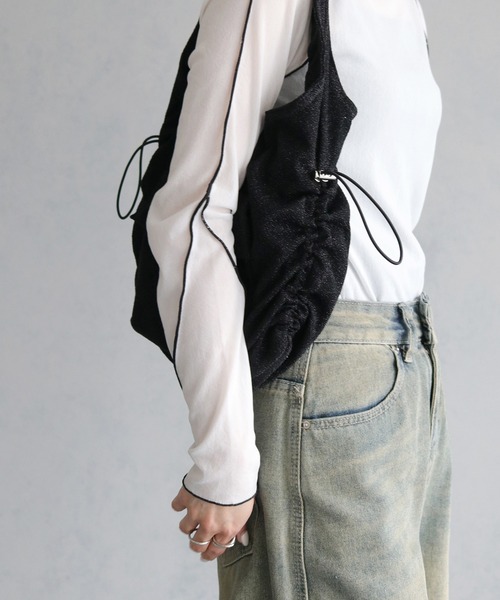 cheriella（シェリエラ）の「【cheriella】ギャザリングラメバッグ（ハンドバッグ・レディース・ブラック/シルバー・ONESIZE）」の2枚目の写真