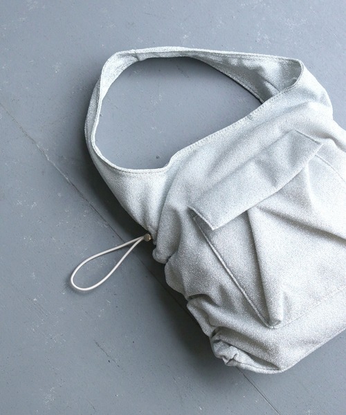 cheriella（シェリエラ）の「【cheriella】ギャザリングラメバッグ（ハンドバッグ・レディース・ブラック/シルバー・ONESIZE）」の8枚目の写真