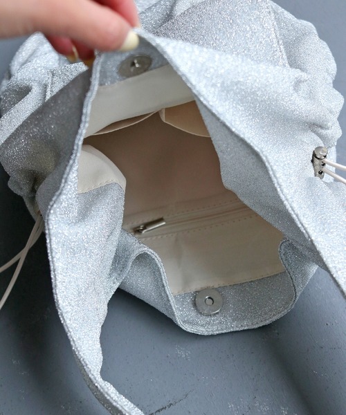 cheriella（シェリエラ）の「【cheriella】ギャザリングラメバッグ（ハンドバッグ・レディース・ブラック/シルバー・ONESIZE）」の11枚目の写真