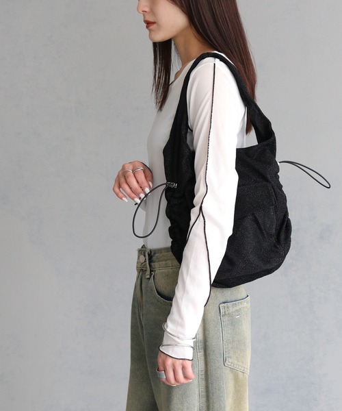cheriella（シェリエラ）の「【cheriella】ギャザリングラメバッグ（ハンドバッグ・レディース・ブラック/シルバー・ONESIZE）」の3枚目の写真