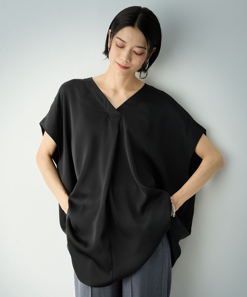 ONE'S TRUE(ワンズトゥルー)の「オーバーシルエットブラウス(シャツ/ブラウス・レディース・オフホワイト/カーキ/ブラック・M/L)」の5枚目の写真