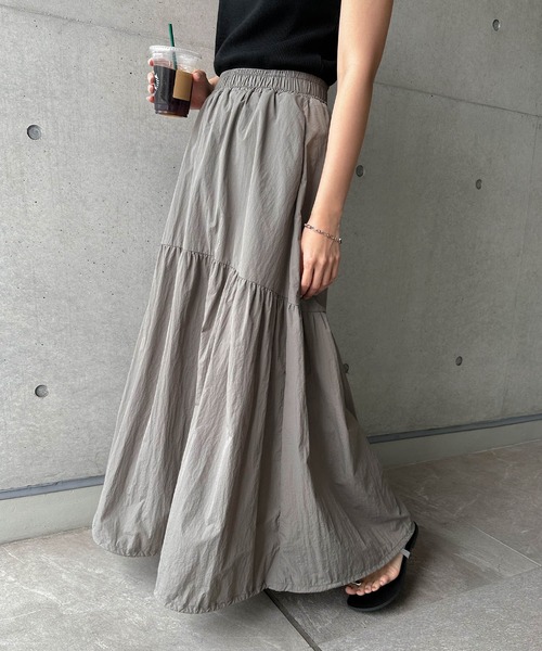 andme(アンドミー)の「ナイロンタフタティアードフレアスカート(スカート・レディース・ブラック/オフホワイト/グレー/ライトグリーン・M/L)」の1枚目の写真