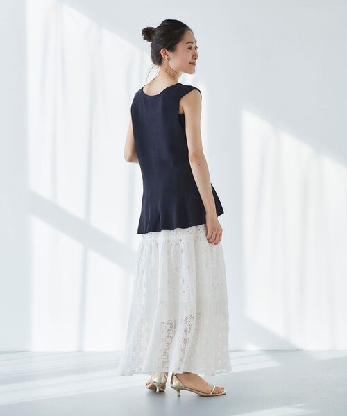 le.coeur blanc(ルクールブラン)の「ペプラムニットベスト(ベスト・レディース・ネイビー/グレー・38)」の17枚目の写真