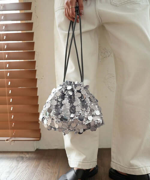 SLOBE IENA（スローブイエナ）の「SLOBE IENA スパンコール巾着バッグ（ハンドバッグ・レディース・シルバー・FREE）」の8枚目の写真