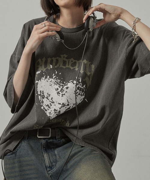 Alfred Alex（アルフレッドアレックス）の「【Alfred Alex】ヴィンテージメイクデザイン ビッグピグメント半袖プリント刺繍Tシャツ（Tシャツ/カットソー・メンズ・オフホワイト/ブラック/ワイン/ワイン系/ブラック系/ブルー/ブラック系2/ワイン系2・M/L）」の4枚目の写真