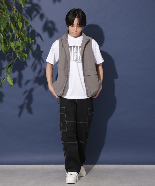 GLAZOS(グラソス)の「【大人向けサイズあり】【防虫加工】フロントグラデーションカレッジロゴ半袖Tシャツ(Tシャツ/カットソー・キッズ・カーキ/ブラック/ホワイト・140cm/150cm/160cm/170cm)」の6枚目の写真