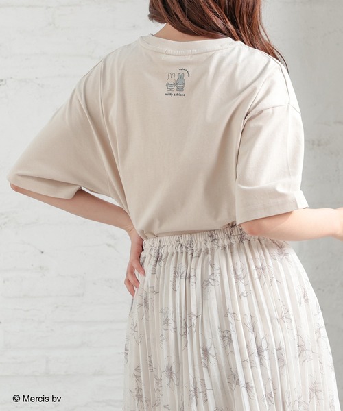Honeys（ハニーズ）の「ミッフィー／ゆるＴシャツ（Tシャツ/カットソー・レディース・グリーン/ピンク/ホワイト/ベージュ/スミクロ・LL/SS/L/M/S）」の8枚目の写真