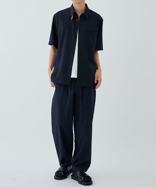 STUDIOUS SELECT(ステュディオスセレクト)の「【IRENISA/イレニサ】STUDIOUS別注 SHORT-SLEEVED SHIRT WITH LEATHER TAB(シャツ/ブラウス・メンズ・ダークネイビー/ダークグレー・2/3)」の7枚目の写真