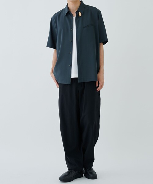 STUDIOUS SELECT(ステュディオスセレクト)の「【IRENISA/イレニサ】STUDIOUS別注 SHORT-SLEEVED SHIRT WITH LEATHER TAB(シャツ/ブラウス・メンズ・ダークネイビー/ダークグレー・2/3)」の5枚目の写真