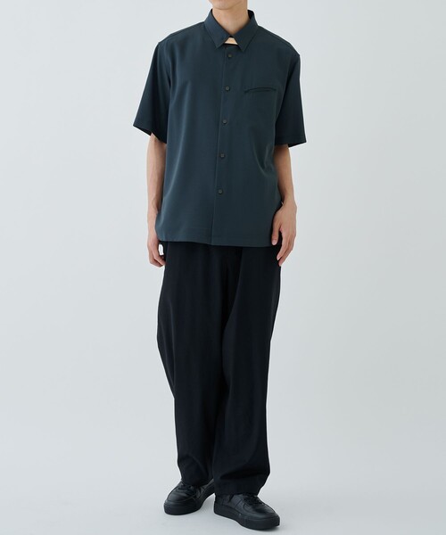 STUDIOUS SELECT(ステュディオスセレクト)の「【IRENISA/イレニサ】STUDIOUS別注 SHORT-SLEEVED SHIRT WITH LEATHER TAB(シャツ/ブラウス・メンズ・ダークネイビー/ダークグレー・2/3)」の4枚目の写真