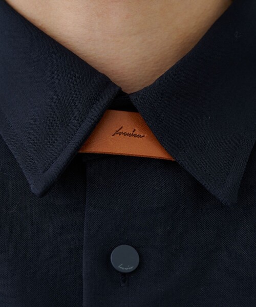 STUDIOUS SELECT(ステュディオスセレクト)の「【IRENISA/イレニサ】STUDIOUS別注 SHORT-SLEEVED SHIRT WITH LEATHER TAB(シャツ/ブラウス・メンズ・ダークネイビー/ダークグレー・2/3)」の15枚目の写真