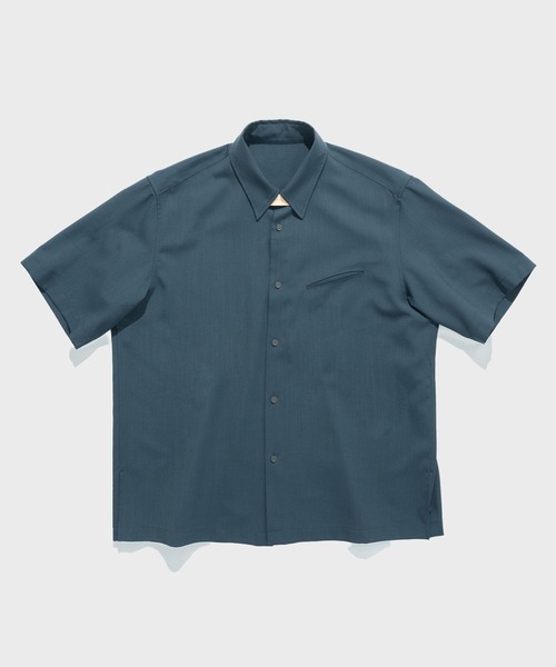 STUDIOUS SELECT(ステュディオスセレクト)の「【IRENISA/イレニサ】STUDIOUS別注 SHORT-SLEEVED SHIRT WITH LEATHER TAB(シャツ/ブラウス・メンズ・ダークネイビー/ダークグレー・2/3)」の2枚目の写真