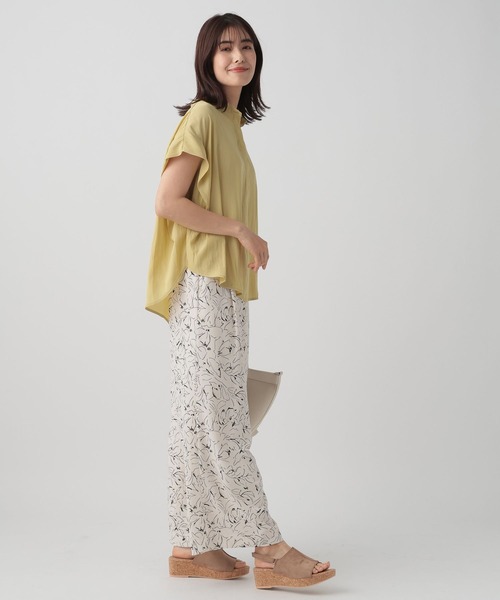 Elura（エルーラ）の「艶とろバンドカラーブラウス/124116（シャツ/ブラウス・レディース・ライトイエロー/グレイッシュベージュ/ネイビー・MEDIUM/SMALL/LARGE）」の7枚目の写真