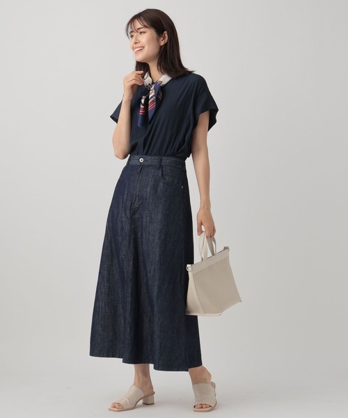 Elura（エルーラ）の「艶とろバンドカラーブラウス/124116（シャツ/ブラウス・レディース・ライトイエロー/グレイッシュベージュ/ネイビー・MEDIUM/SMALL/LARGE）」の11枚目の写真