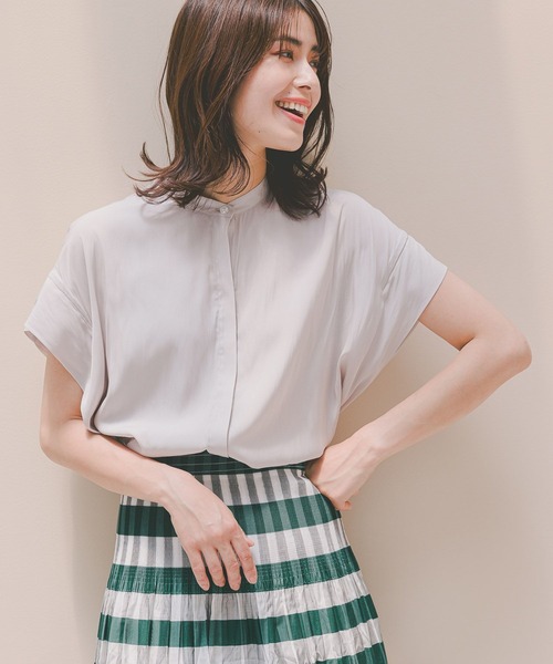 Elura（エルーラ）の「艶とろバンドカラーブラウス/124116（シャツ/ブラウス・レディース・ライトイエロー/グレイッシュベージュ/ネイビー・MEDIUM/SMALL/LARGE）」の13枚目の写真