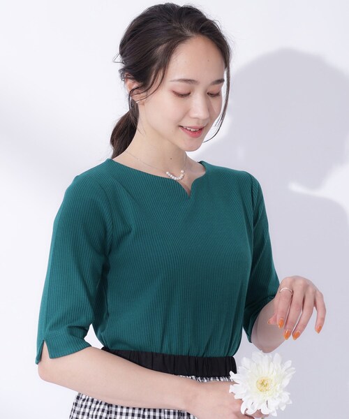 DRESKIP(ドレスキップ)の「◆女性らしさをプラスする テレコハートネック 5分袖トップス(Tシャツ/カットソー・レディース・ブラック/ブルーグリーン/アイボリー/ブラック系2・03/02/04)」の1枚目の写真