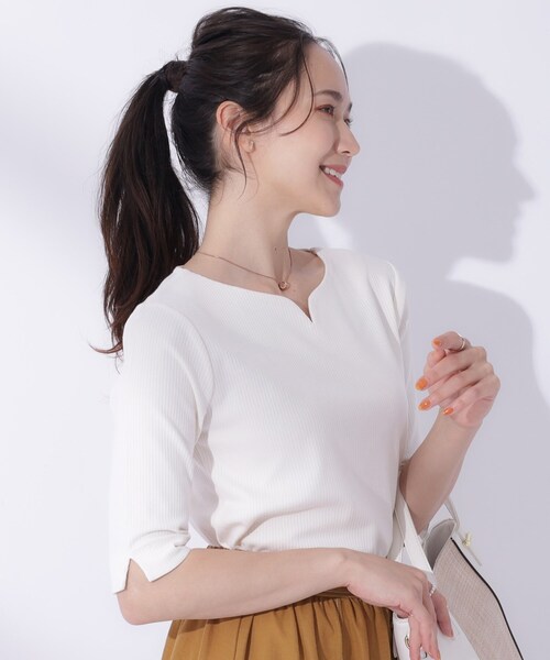 DRESKIP(ドレスキップ)の「◆女性らしさをプラスする テレコハートネック 5分袖トップス(Tシャツ/カットソー・レディース・ブラック/ブルーグリーン/アイボリー/ブラック系2・03/02/04)」の2枚目の写真