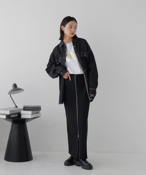 hellam(へラム)の「シルバー箔プリントロングTシャツ(Tシャツ/カットソー・レディース・ホワイト×ゴールド/ホワイト×シルバー/チャコール・FREE)」の10枚目の写真