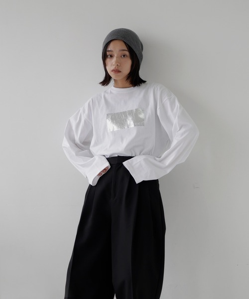hellam(へラム)の「シルバー箔プリントロングTシャツ(Tシャツ/カットソー・レディース・ホワイト×ゴールド/ホワイト×シルバー/チャコール・FREE)」の17枚目の写真