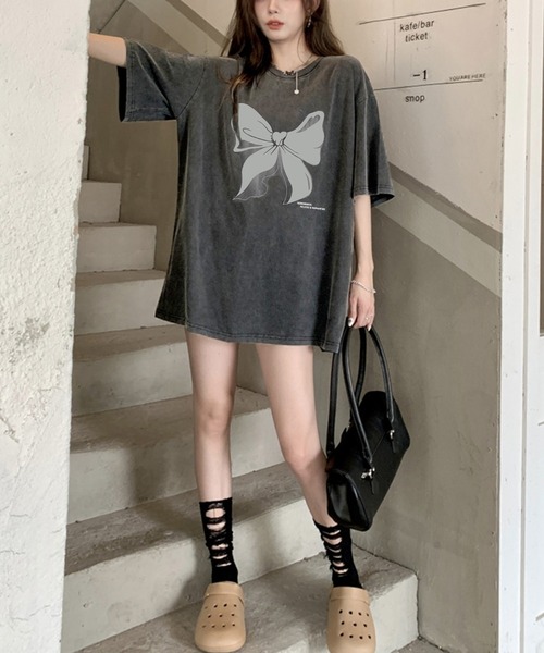 Sibra（シブラ）の「コットン100%グラフィックプリントピグメントビッグロゴTシャツ（Tシャツ/カットソー・レディース・ブラック系その他/ブラック・M）」の2枚目の写真