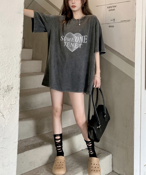Sibra（シブラ）の「コットン100%グラフィックプリントピグメントビッグロゴTシャツ（Tシャツ/カットソー・レディース・ブラック系その他/ブラック・M）」の3枚目の写真