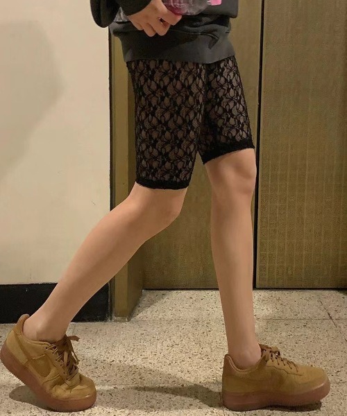 B.I.D.（ビーアイディー）の「《レースレイヤードバイカーショートパンツ（MA）（その他パンツ・レディース・ホワイト/ブラック・X-LARGE）」の2枚目の写真