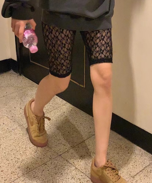 B.I.D.（ビーアイディー）の「《レースレイヤードバイカーショートパンツ（MA）（その他パンツ・レディース・ホワイト/ブラック・X-LARGE）」の3枚目の写真