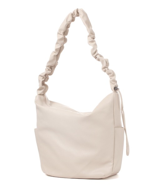 LAKOLE（ラコレ）の「フェイクレザーラージギャザーショルダーバッグ / 145311（ショルダーバッグ・メンズ・ブラック/グレー/オフホワイト・FREE）」の4枚目の写真